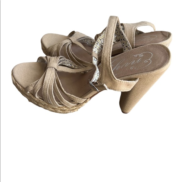 Envy Beige Platform Chunky Heel Sandals Size 8 - Picture 4 of 10